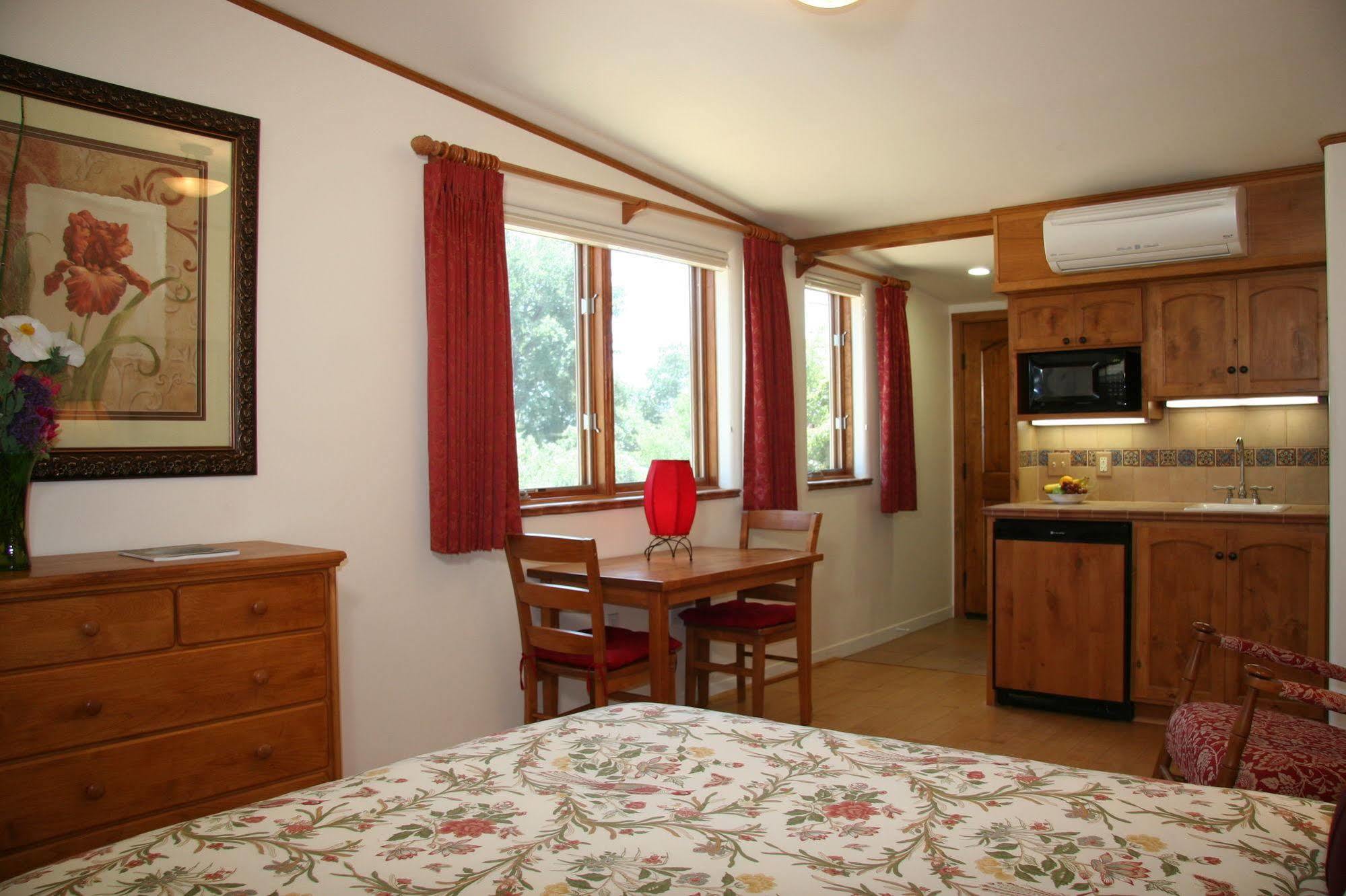 Ojai Retreat & Inn Exterior photo