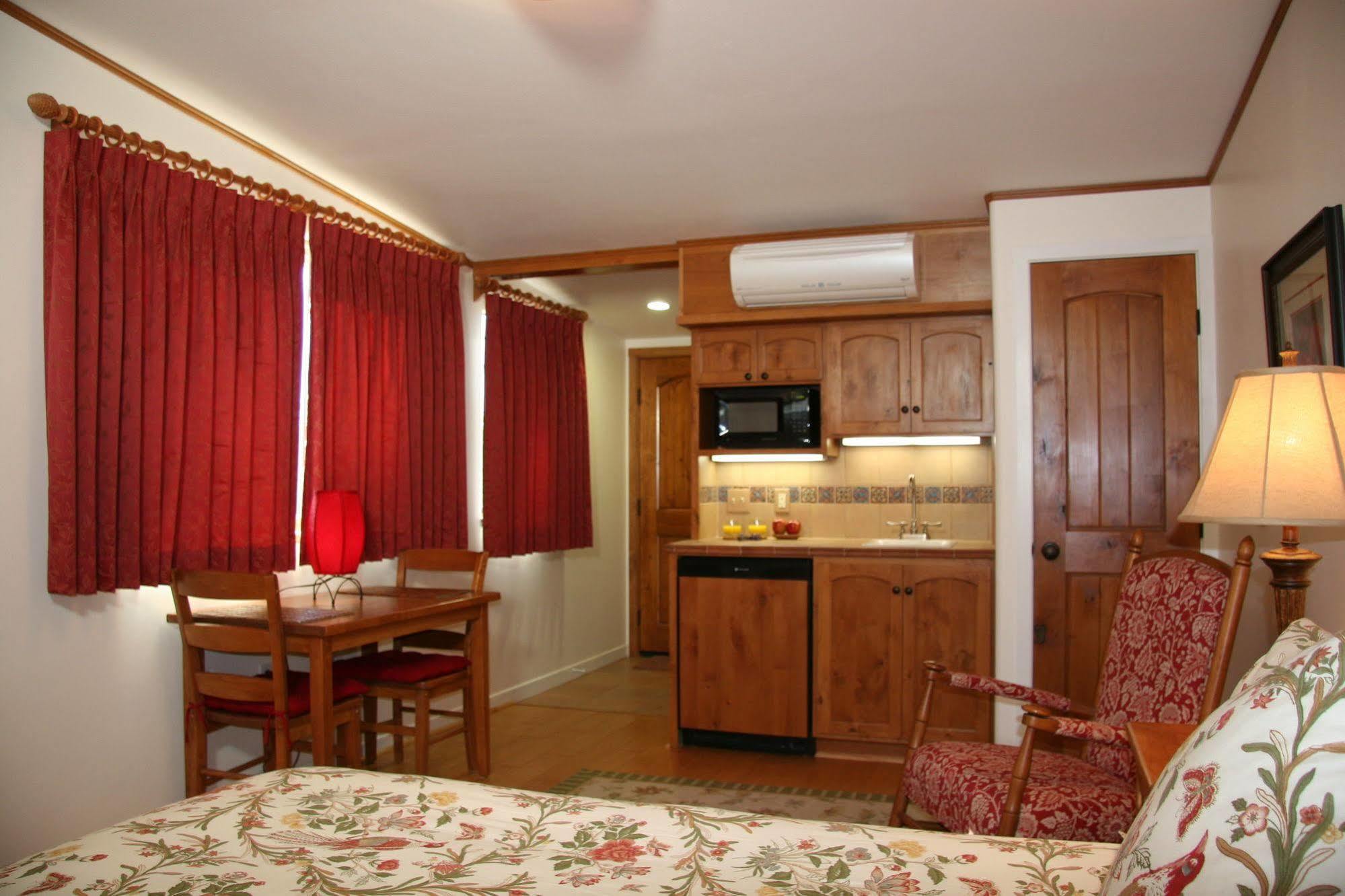 Ojai Retreat & Inn Exterior photo
